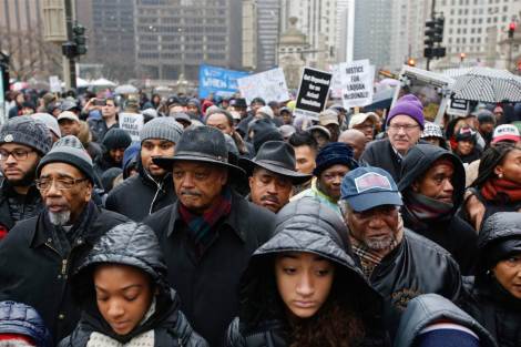 151127-chicago-black-friday-protest-yh-0117p_1181ac2236b6a6d32f739717f3ba9d41.nbcnews-fp-1200-800